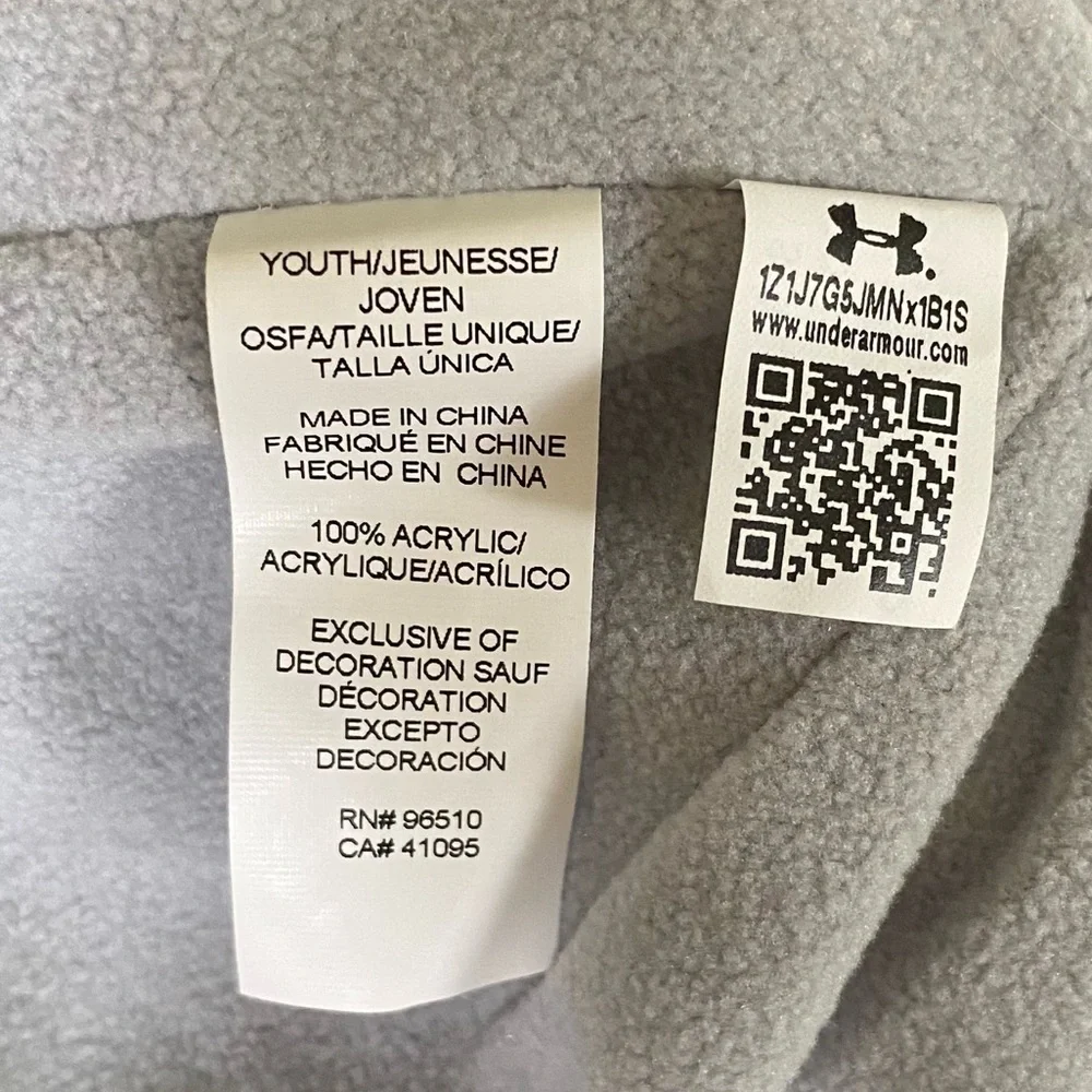 UNDER ARMOUR Tassel Beanie Black Mod Gray Youth One Size NWT